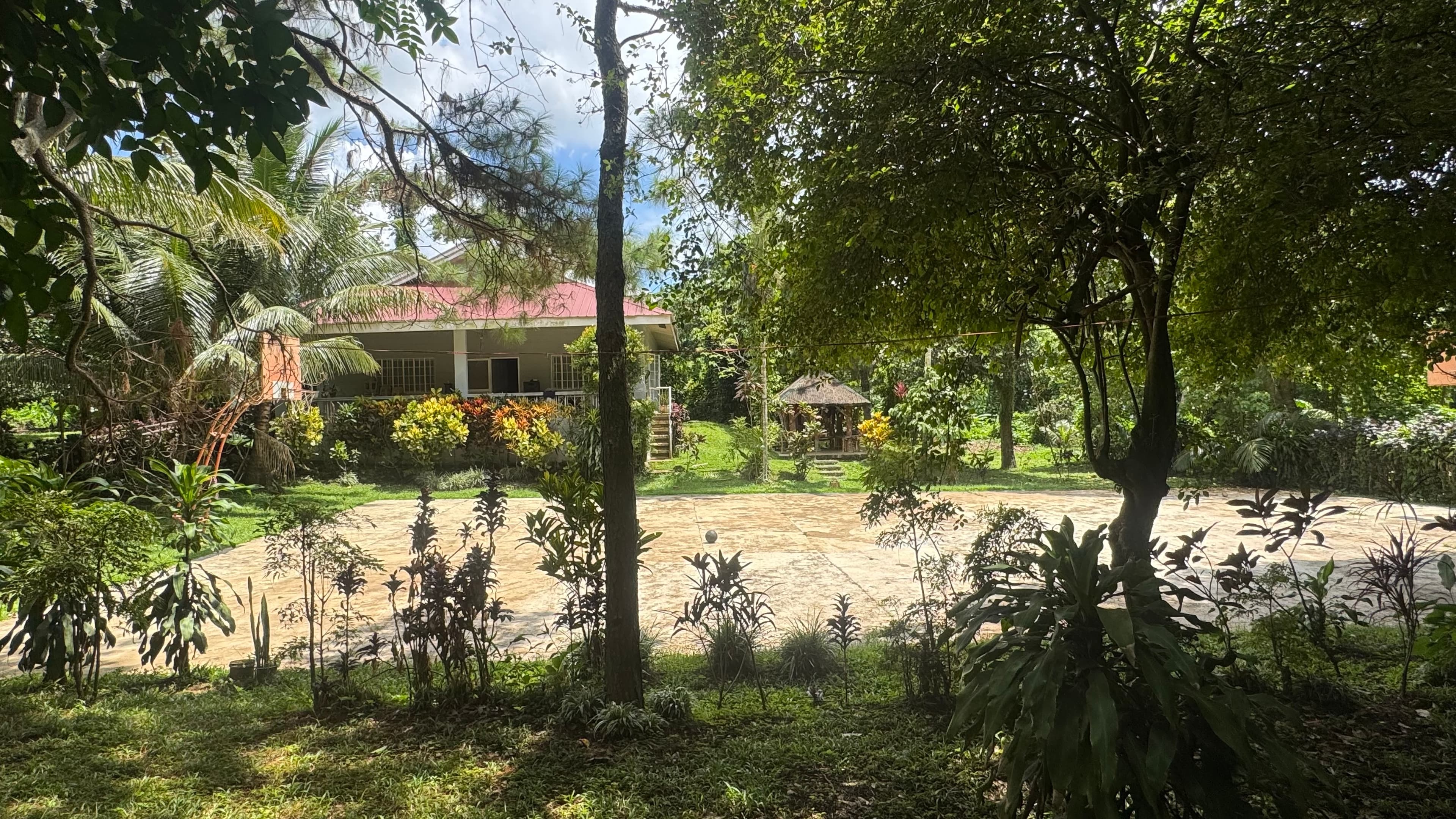 COMMERCIAL PROPERTY WITH IMPROVEMENTS FOR SALE IN SILANG, CAVITE